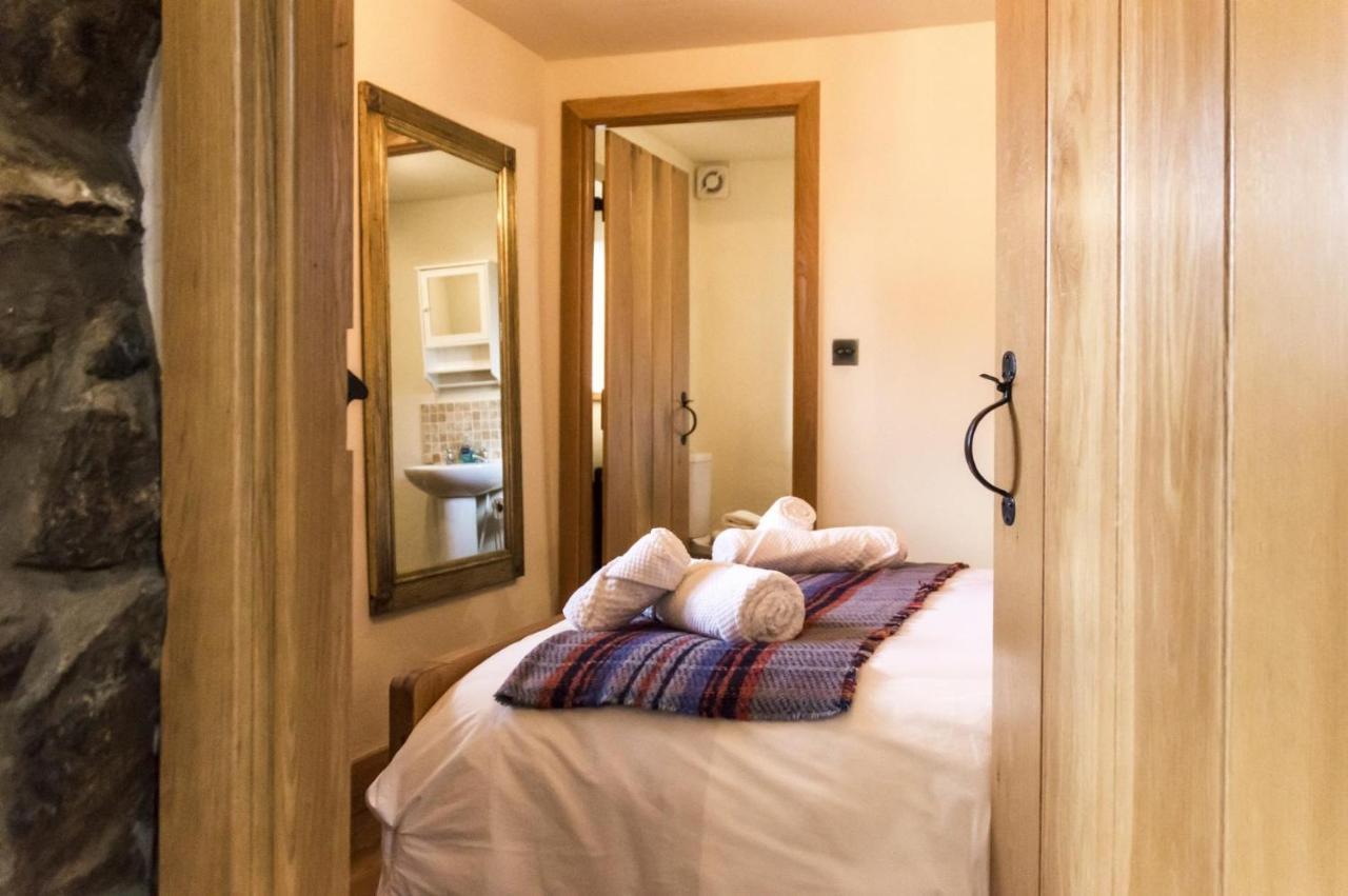 Foxglove - Luxurious Barn Conversion - Blossom Farm Johnston Екстер'єр фото